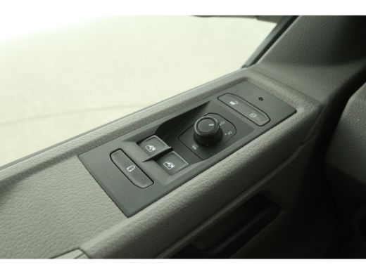 Volkswagen Transporter 2.0 TDI L1H1 140PK Airco Cruise Carplay PDC 3 Persoons Elektrpakket ActivLease financial lease