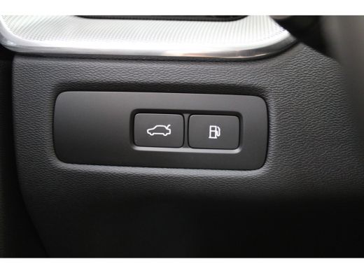 Volvo  XC60 T6 350PK Ultimate Dark | 360° | Trekhaak | 20'' | Stoel&Stuur Verw. | Panoramadak ActivLease financial lease