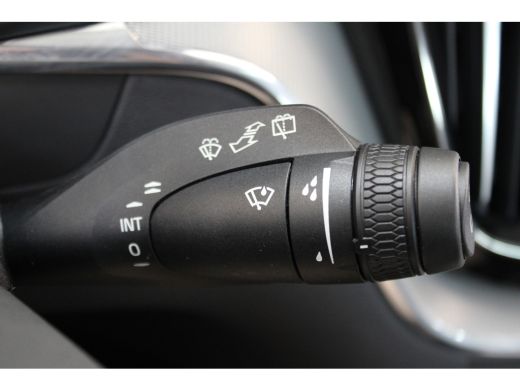 Volvo  XC60 T6 350PK Ultimate Dark | 360° | Trekhaak | 20'' | Stoel&Stuur Verw. | Panoramadak ActivLease financial lease