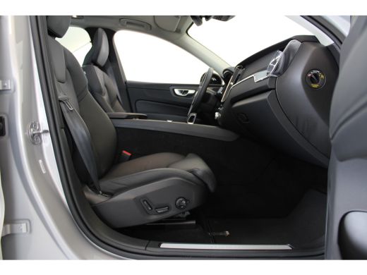 Volvo  XC60 T6 350PK Ultimate Dark | 360° | Trekhaak | 20'' | Stoel&Stuur Verw. | Panoramadak ActivLease financial lease