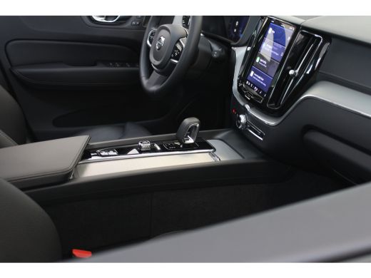 Volvo  XC60 T6 350PK Ultimate Dark | 360° | Trekhaak | 20'' | Stoel&Stuur Verw. | Panoramadak ActivLease financial lease
