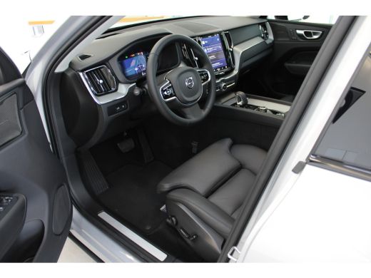 Volvo  XC60 T6 350PK Ultimate Dark | 360° | Trekhaak | 20'' | Stoel&Stuur Verw. | Panoramadak ActivLease financial lease