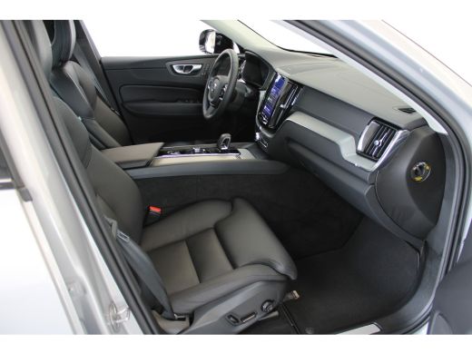 Volvo  XC60 T6 350PK Ultimate Dark | 360° | Trekhaak | 20'' | Stoel&Stuur Verw. | Panoramadak ActivLease financial lease