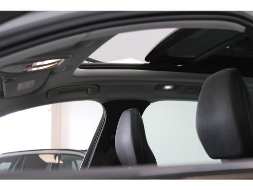 Volvo  XC60 T6 350PK Ultimate Dark | 360° | Trekhaak | 20'' | Stoel&Stuur Verw. | Panoramadak ActivLease financial lease