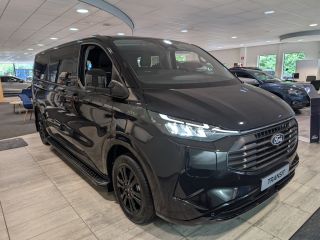 Ford Transit Custom 320 L2 Limited 233pk Dubbele cabine Black Platinum | Camera | Lederen bekleding | Keyless | Navi ...