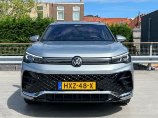 Volkswagen Tiguan 1.5 eHybrid 272pk R-Line Edition | Schuif-kanteldak | Easy open | Winter pakket plus | IQ Light k...