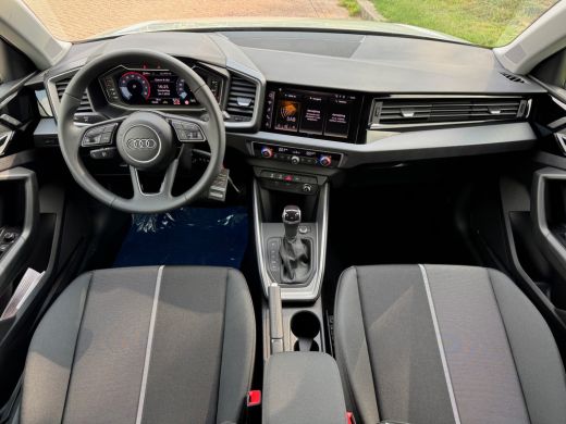 Audi A1 Sportback Sportback 25 TFSI 95pk s-tronic Advanced edition | Climatronic | Parkeersensoren V+A | 17'' velgen ActivLease financial lease