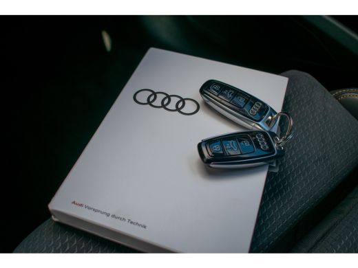 Audi e-tron 55 quattro S edition 95 kWh -Luchtvering-21"-Keyless-Gele gordels/stiksels- ActivLease financial lease