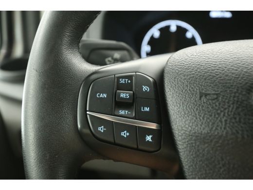 Ford Transit Custom 300 2.0 TDCI L2H1 Striping Airco Carplay Cruise Navigatie PDC 18"LMV 3 Persoons Trekhaak ActivLease financial lease