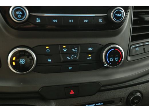 Ford Transit Custom 300 2.0 TDCI L2H1 Striping Airco Carplay Cruise Navigatie PDC 18"LMV 3 Persoons Trekhaak ActivLease financial lease