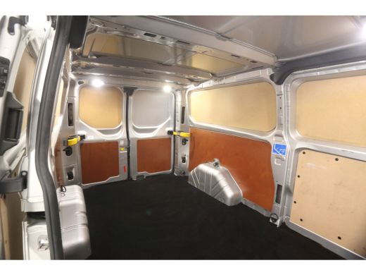 Ford Transit Custom 300 2.0 TDCI L2H1 Striping Airco Carplay Cruise Navigatie PDC 18"LMV 3 Persoons Trekhaak ActivLease financial lease