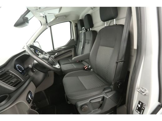 Ford Transit Custom 300 2.0 TDCI L2H1 Striping Airco Carplay Cruise Navigatie PDC 18"LMV 3 Persoons Trekhaak ActivLease financial lease