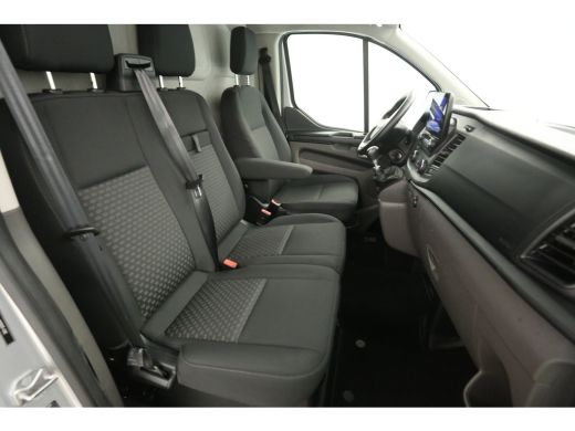 Ford Transit Custom 300 2.0 TDCI L2H1 Striping Airco Carplay Cruise Navigatie PDC 18"LMV 3 Persoons Trekhaak ActivLease financial lease