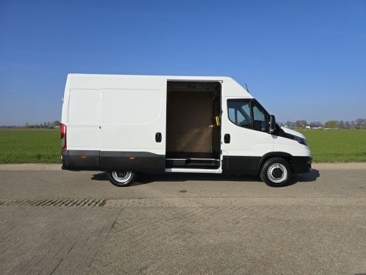 Iveco Daily 35S14V 2.3 352L H2 - 140 Pk - Euro 6 - Airco - Cruise Control ActivLease financial lease