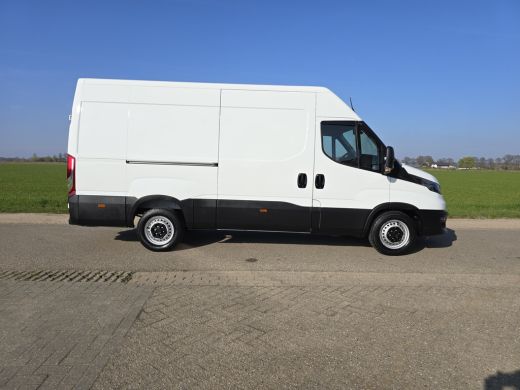 Iveco Daily 35S14V 2.3 352L H2 - 140 Pk - Euro 6 - Airco - Cruise Control ActivLease financial lease