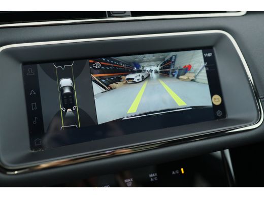 Land Rover Range Rover Evoque 1.5 P300e AWD R-Dynamic SE | Panoramadak | Lederen bekleding | Elektr Stoel + Mem | Camera | Stoe... ActivLease financial lease