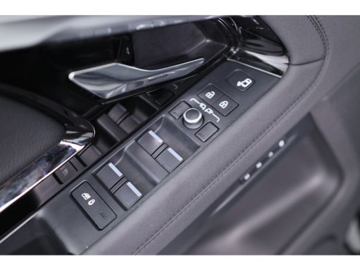 Land Rover Range Rover Evoque 1.5 P300e AWD R-Dynamic SE | Panoramadak | Lederen bekleding | Elektr Stoel + Mem | Camera | Stoe... ActivLease financial lease