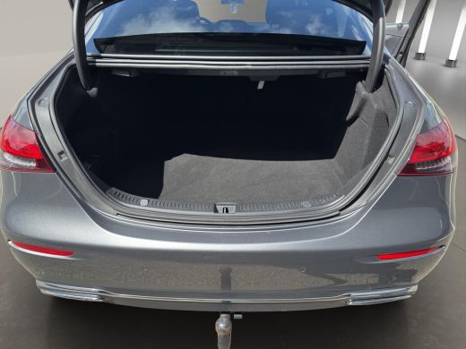 Mercedes-Benz E-Klasse 200 d Business Solution | Camera Rondom | Stoelverwarming | Panorama dak | Afneembare Trekhaak | ActivLease financial lease