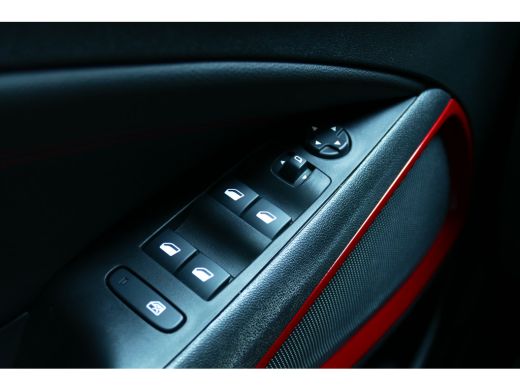 Opel Crossland 1.2 TURBO 110PK GS LINE / NAVI / LED / CLIMA / PDC / 17"LMV / CAMERA / AGR / WINTERPAKKET / BLUET... ActivLease financial lease