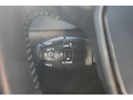 Peugeot 208 1.2 PureTech Active Pack Automaat | Afn. Trekhaak | Navigatie | Parkeersensoren | Cruise Control ... ActivLease financial lease