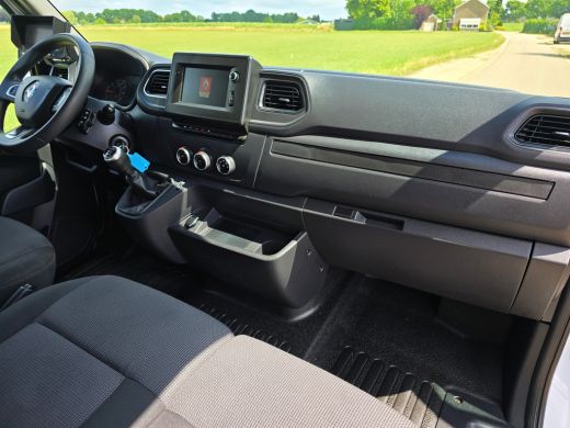 Renault Master T35 2.3 dCi Lowliner - 145 Pk - Euro 6 - Navi - ParkeerCamera - Airco - Cruise Control ActivLease financial lease