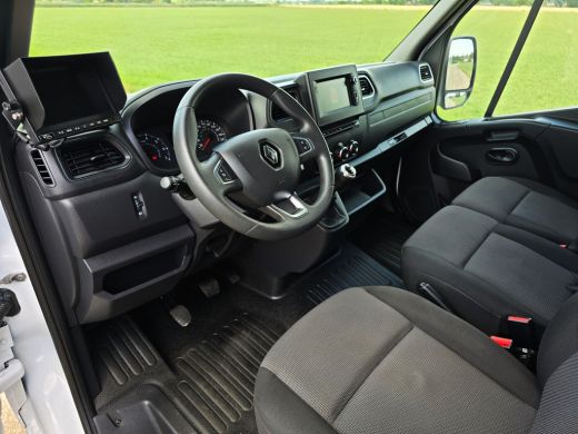 Renault Master T35 2.3 dCi Lowliner - 145 Pk - Euro 6 - Navi - ParkeerCamera - Airco - Cruise Control ActivLease financial lease