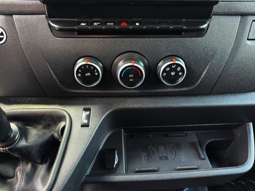 Renault Master T35 2.3 dCi Lowliner - 145 Pk - Euro 6 - Navi - ParkeerCamera - Airco - Cruise Control ActivLease financial lease