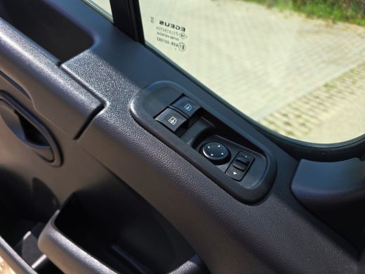 Renault Master T35 2.3 dCi Lowliner - 145 Pk - Euro 6 - Navi - ParkeerCamera - Airco - Cruise Control ActivLease financial lease