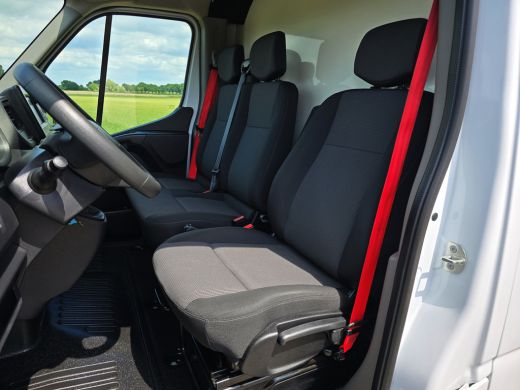 Renault Master T35 2.3 dCi Lowliner - 145 Pk - Euro 6 - Navi - ParkeerCamera - Airco - Cruise Control ActivLease financial lease