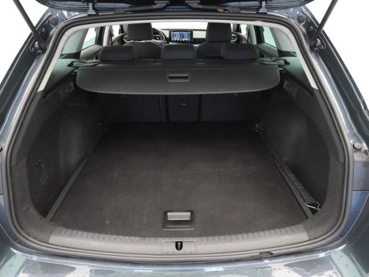 Seat Leon Sportstourer 1.0 eTSI 110pk DSG Style Business Intense Navigatie Wegkl. trekhaak Camera Acc 35 ActivLease financial lease