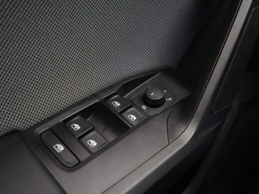 Seat Leon Sportstourer 1.0 eTSI 110pk DSG Style Business Intense Navigatie Wegkl. trekhaak Camera Acc 35 ActivLease financial lease