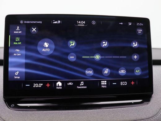 Skoda Enyaq iV 60 Trekhaak, Panoramadak, LED-Matrix, Adaptive Cruise Control, Keyless, Achteruitrijcamera, Dodeh... ActivLease financial lease