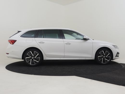 Skoda Octavia Combi 1.4 TSI iV PHEV First Edition 204pk l Dodehoekdetectie | Elektr. Stoel l Adaptief cruise co... ActivLease financial lease