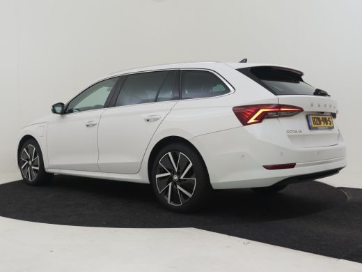 Skoda Octavia Combi 1.4 TSI iV PHEV First Edition 204pk l Dodehoekdetectie | Elektr. Stoel l Adaptief cruise co... ActivLease financial lease