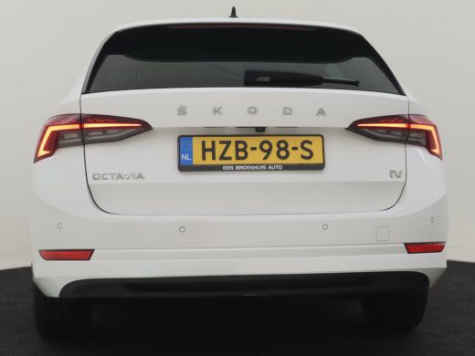 Skoda Octavia Combi 1.4 TSI iV PHEV First Edition 204pk l Dodehoekdetectie | Elektr. Stoel l Adaptief cruise co... ActivLease financial lease