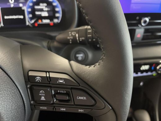 Toyota Yaris 1.5 Hybrid 130 Executive ActivLease financial lease
