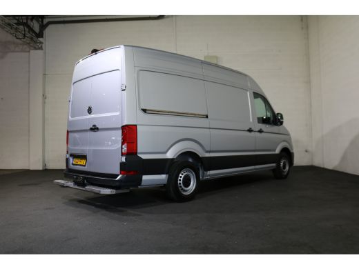 Volkswagen Crafter 2.0 TDI 177pk L3 H3 Automaat Camera Trekhaak Navigatie Chauffeursstoel ActivLease financial lease