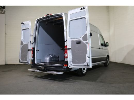 Volkswagen Crafter 2.0 TDI 177pk L3 H3 Automaat Camera Trekhaak Navigatie Chauffeursstoel ActivLease financial lease