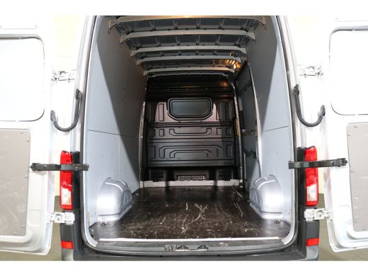 Volkswagen Crafter 2.0 TDI 177pk L3 H3 Automaat Camera Trekhaak Navigatie Chauffeursstoel ActivLease financial lease