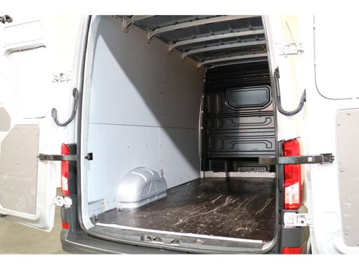 Volkswagen Crafter 2.0 TDI 177pk L3 H3 Automaat Camera Trekhaak Navigatie Chauffeursstoel ActivLease financial lease