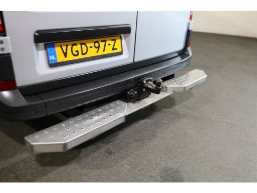 Volkswagen Crafter 2.0 TDI 177pk L3 H3 Automaat Camera Trekhaak Navigatie Chauffeursstoel ActivLease financial lease