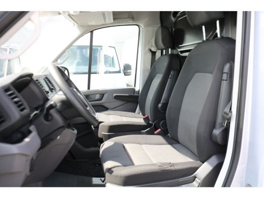 Volkswagen Crafter 2.0 TDI 177pk L3 H3 Automaat Camera Trekhaak Navigatie Chauffeursstoel ActivLease financial lease