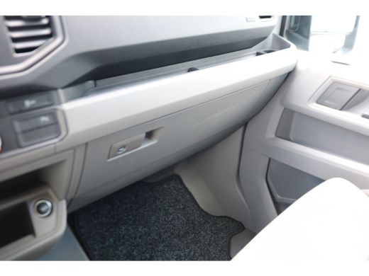 Volkswagen Crafter 2.0 TDI 177pk L3 H3 Automaat Camera Trekhaak Navigatie Chauffeursstoel ActivLease financial lease