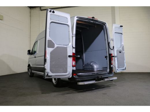 Volkswagen Crafter 2.0 TDI 177pk L3 H3 Automaat Camera Trekhaak Navigatie Chauffeursstoel ActivLease financial lease