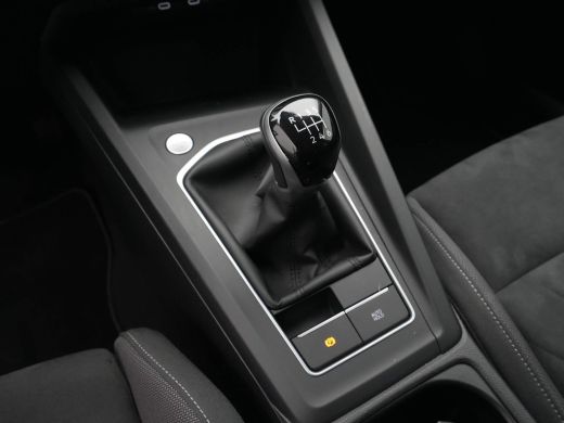 Volkswagen Golf 1.0 TSI Life Business Navigatie Acc Stuurverwarming Led 228 ActivLease financial lease