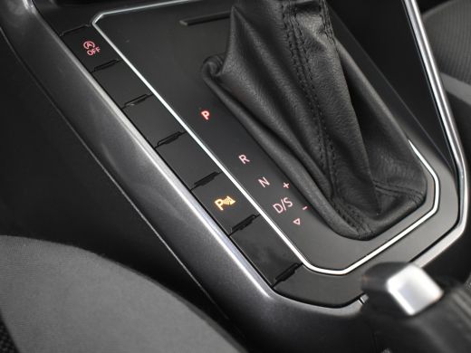 Volkswagen Polo 1.0 TSI Highline 96pk DSG/AUTO Navigatie | App connect | Stoelverwarming | Privacy glass | Adapti... ActivLease financial lease