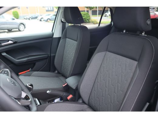 Volkswagen T-Cross Life Edition Inclusief €2000,- inruilvoordeel | 'App-Connect' draadloze smartphone integratie | A... ActivLease financial lease