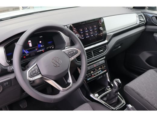 Volkswagen T-Cross Life Edition Inclusief €2000,- inruilvoordeel | 'App-Connect' draadloze smartphone integratie | A... ActivLease financial lease