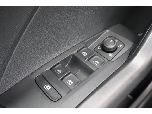 Volkswagen T-Cross Life Edition Inclusief €2000,- inruilvoordeel | 'App-Connect' draadloze smartphone integratie | A... ActivLease financial lease