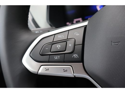 Volkswagen T-Cross Life Edition Inclusief €2000,- inruilvoordeel | 'App-Connect' draadloze smartphone integratie | A... ActivLease financial lease